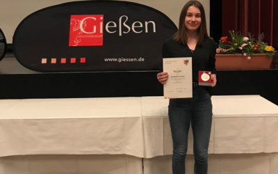 Herausragend: Nina Schäfer wird für besondere Leistungen im Jahr 2019 geehrt